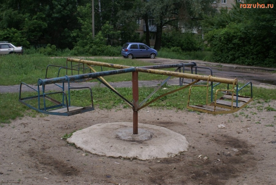 Ликино-Дулево - карусель на детской площадки