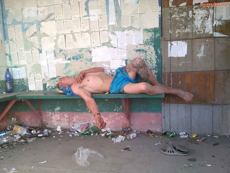 Курская область - Дегенерат на остановке