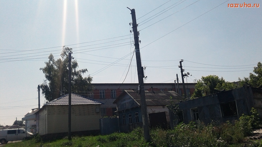 Медвенка - Дом и столбы без фонарей