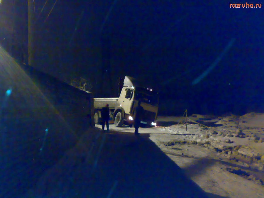 Отрадное - Грузовик заехал в промоину