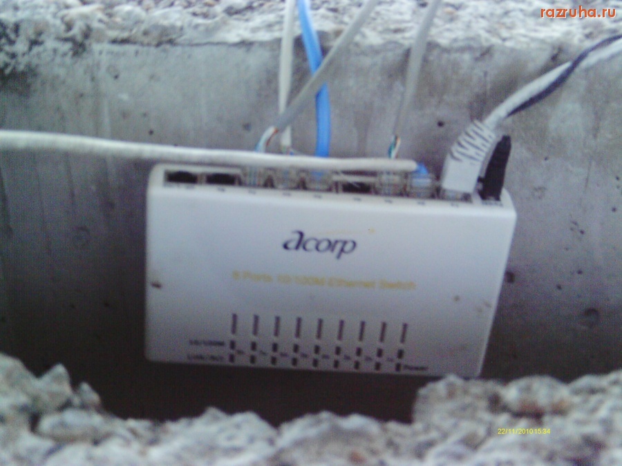 Рощино - Роутер висит на проводах в вентиляционной шахте