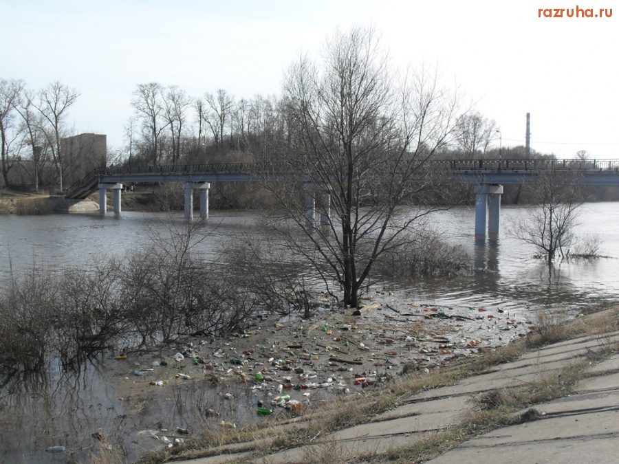 Орехово-Зуево - Мусор с Набережной всплыл после половодья