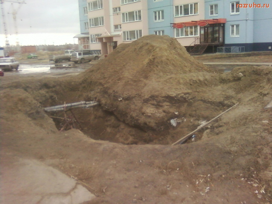 Омск - Неогороженная яма возле Малиновского 12/3