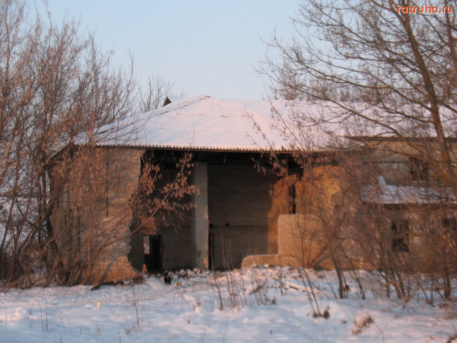 Кромы - Разрушенная стоянка в колхозе 