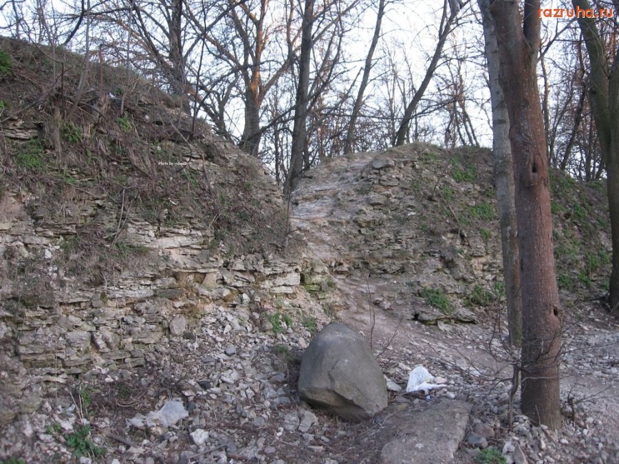 Псков - Проход в стене