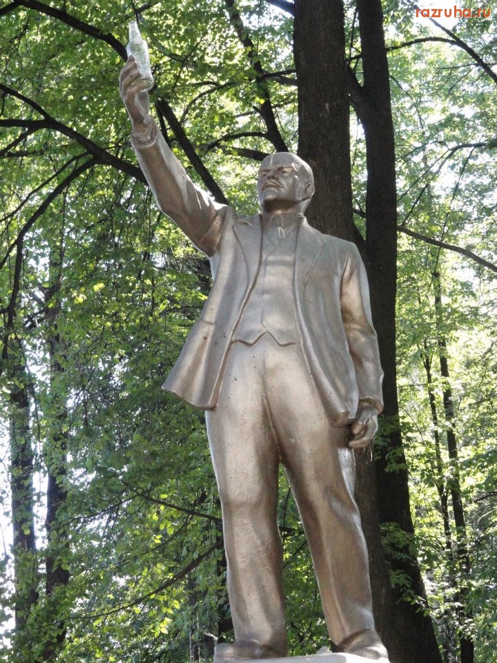 Смешное - Ленин с бутылкой