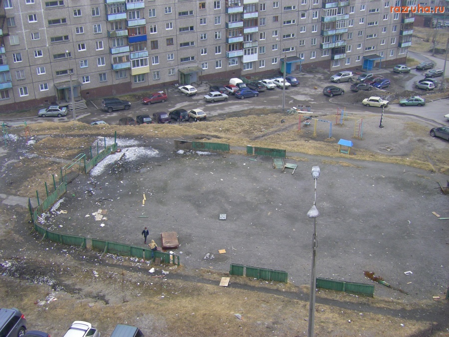 Отвратительное - один из дворов Мурманска