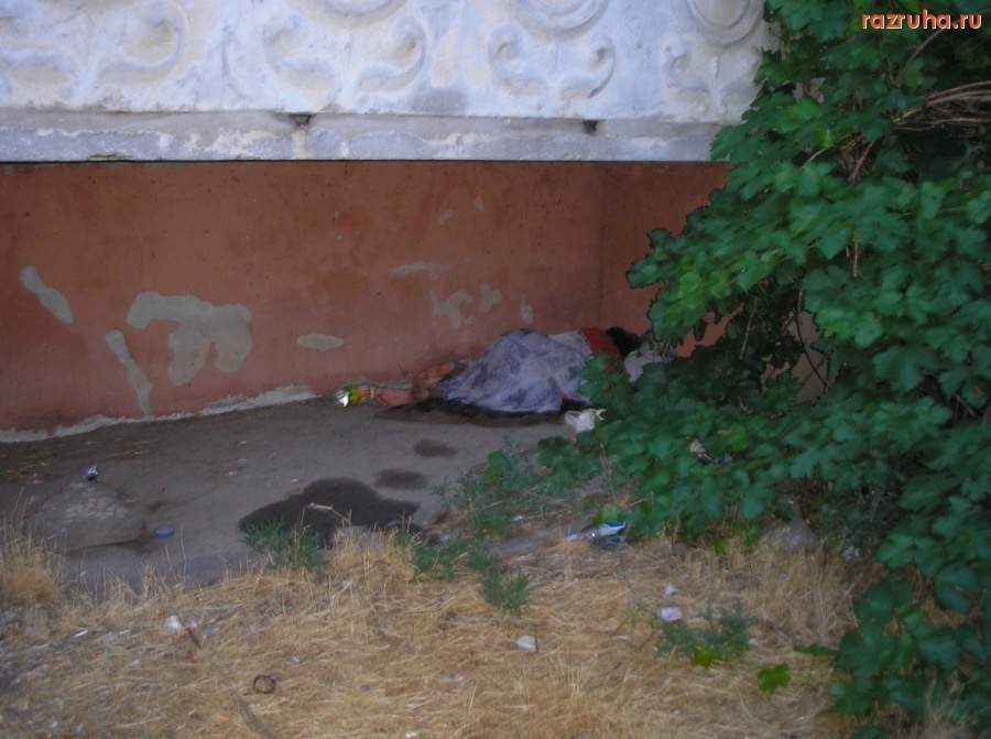 Отвратительное - Тетя под балконом