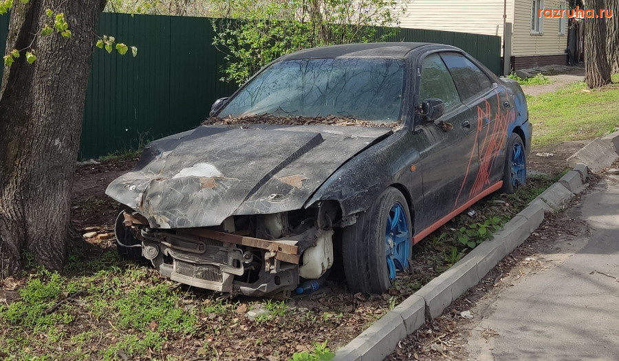 Автомобили - Стоит