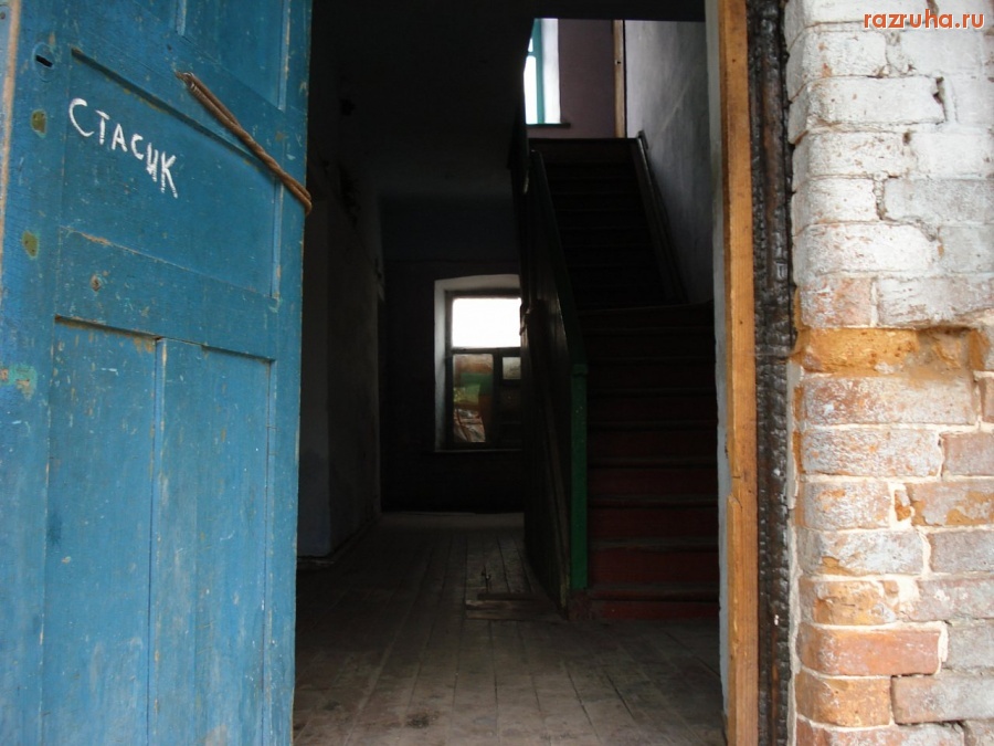 Ирбит - Вход в жилой дом на площади Ленина, центральной площади города