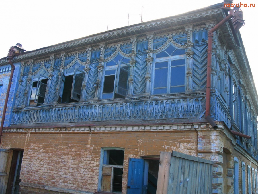 Ирбит - жилой дом с красивой резьбой