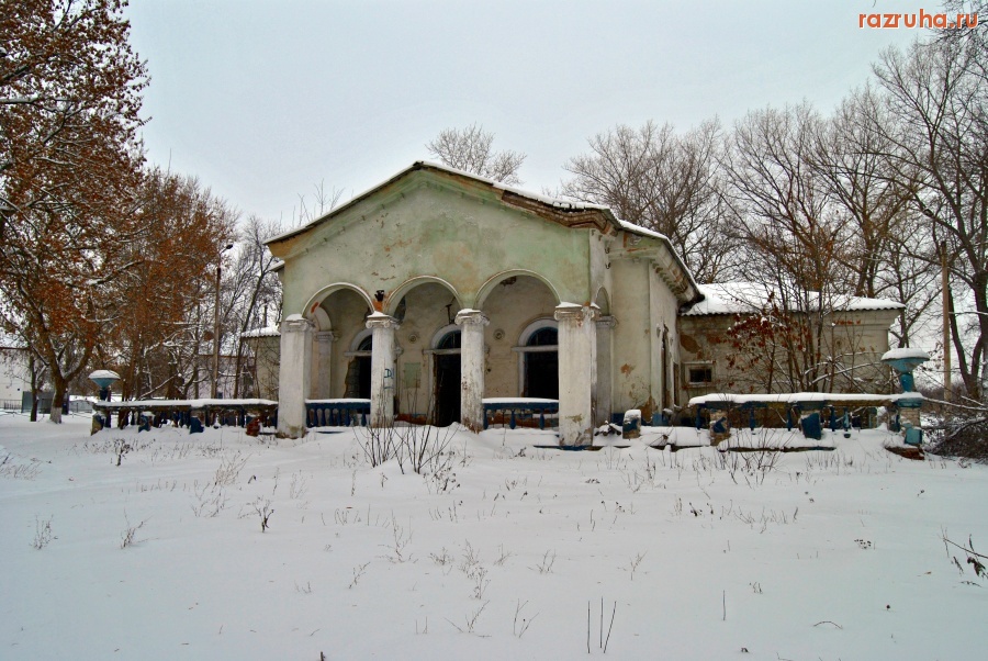 Новомосковск - Строение в сквере севера Новомосковска