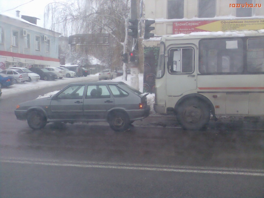 ДТП - Маршрутка целует зад