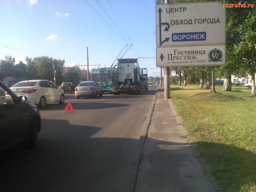 ДТП - Ушиблен тягач на Энгельса