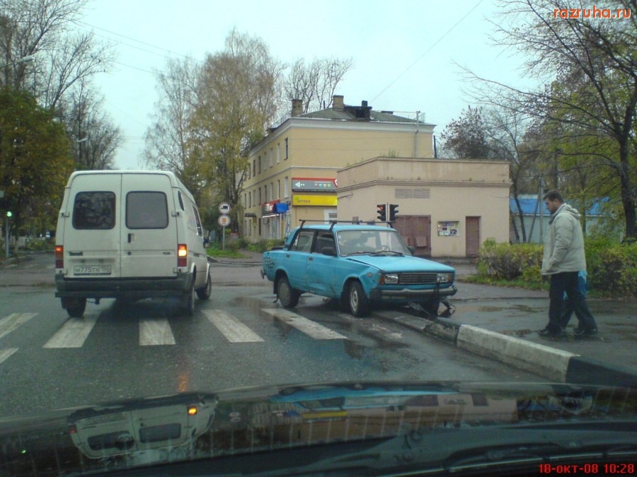 ДТП - Заскочил на бордюр!