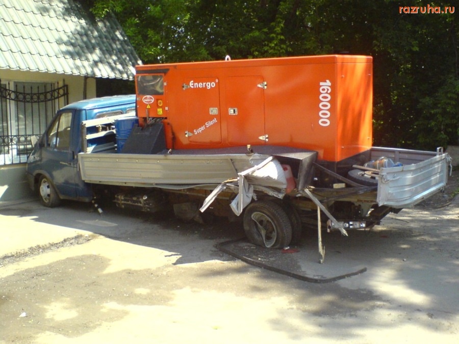 ДТП - Над этой ГАЗелью поработал Порш Кайен!!!