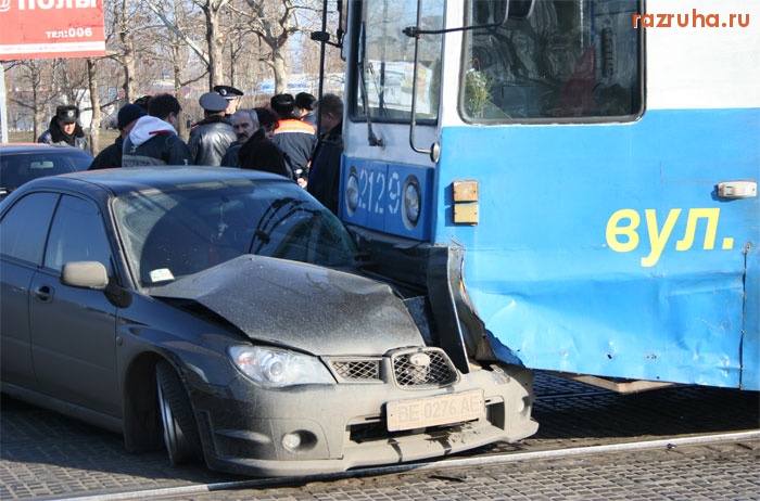 ДТП - Subaru_VS_tramvai