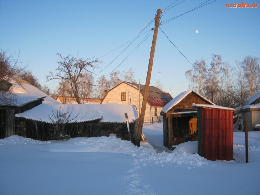 Уварово - столб высоковольтной линии.