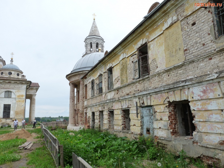 Торжок - Тяжелая реставрация монастыря