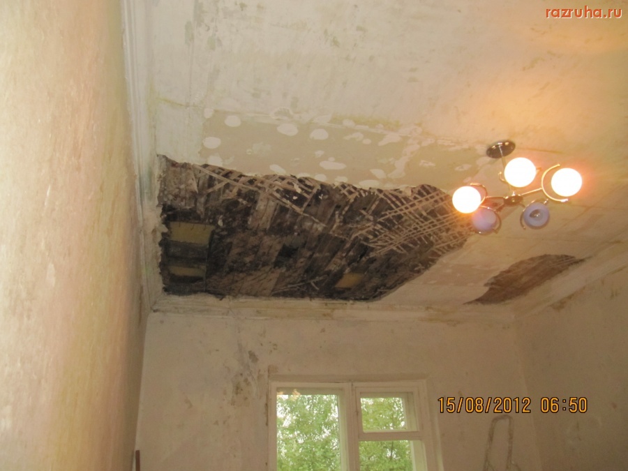 Москва - Москва- золотые купола и падающие потолки.