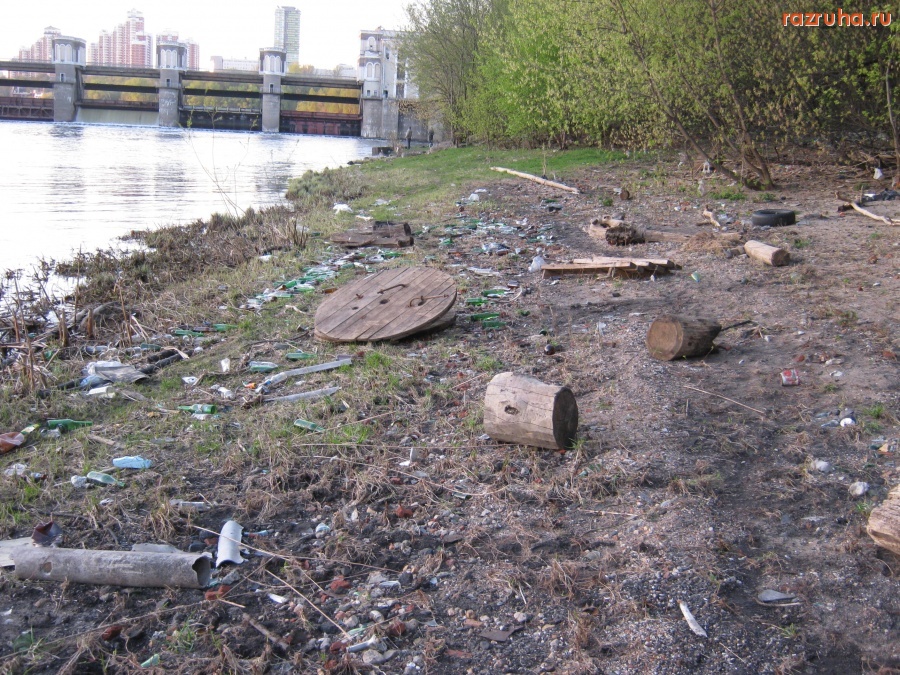 Москва - Река в Нижних Мневниках после разлива.