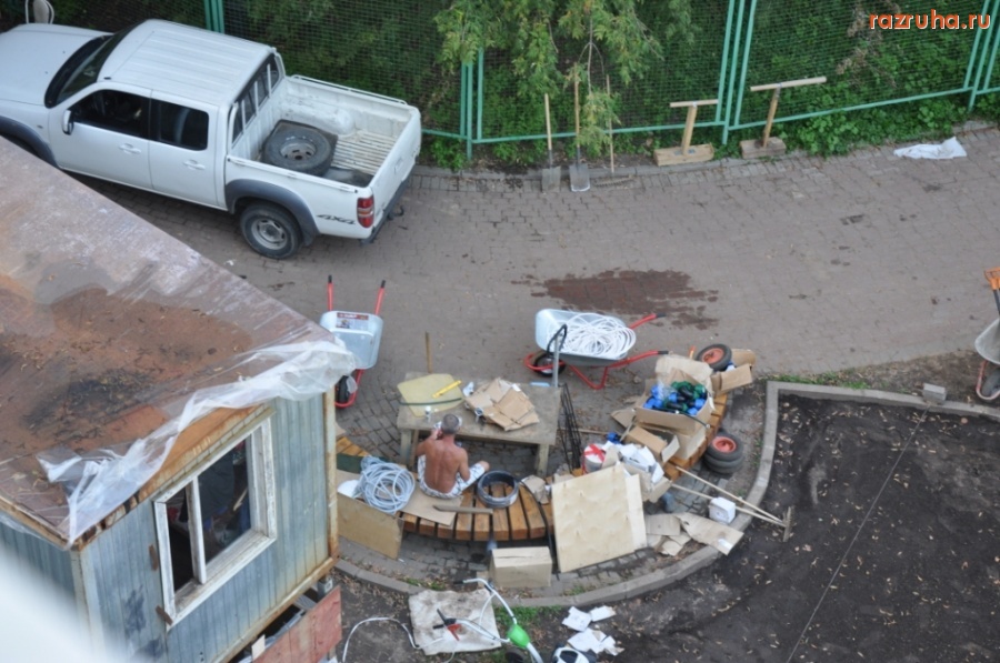 Москва - Мусор и стройка в Саду им.Баумана