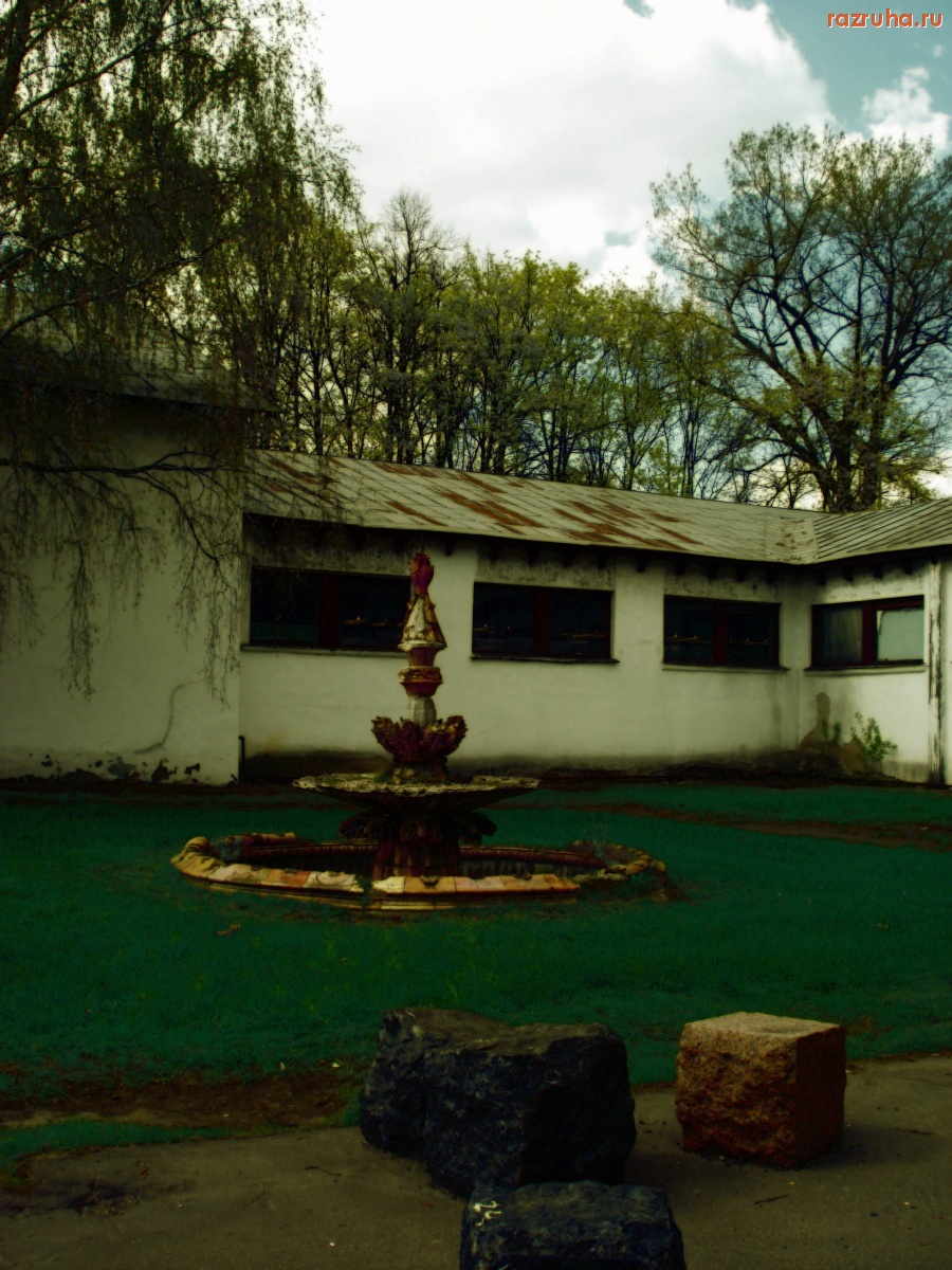 Москва - ВВЦ. Заброшенный фонтан