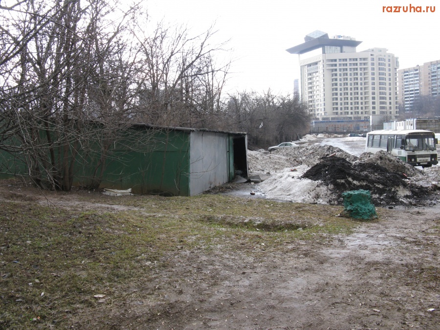 Москва - Заброшенный гараж на Нахимовском.