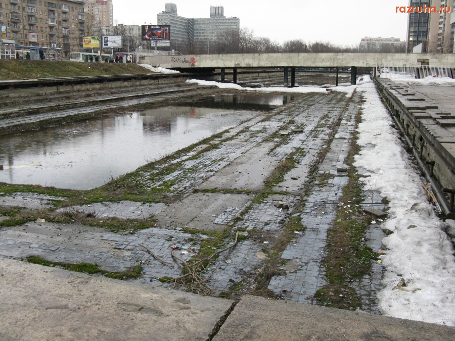Москва - Заброшенный фонтан возле м. Профсоюзная.