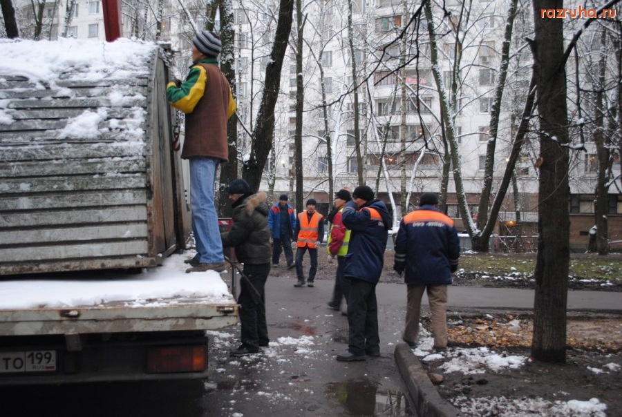 Москва - Снос тентов укрытий по улице Уральской дом 6 корпус 4