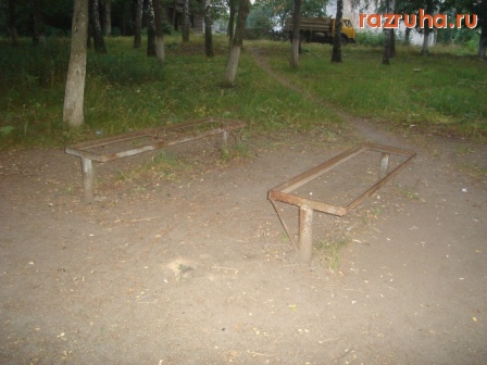 Огаревка - Лавочки на остановке