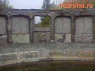 Лисичанск - Руины городского бассейна - территория 