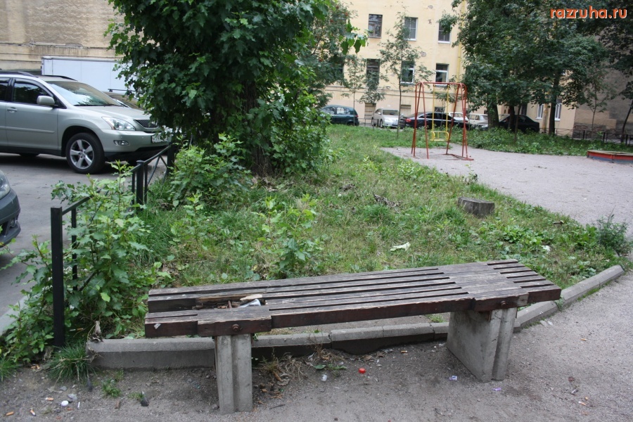 Санкт-Петербург - Глава Петроградской администрации Алексей Делюкин: в 2009 году реализована 4-хлетняя  программа благоустройства дворов...