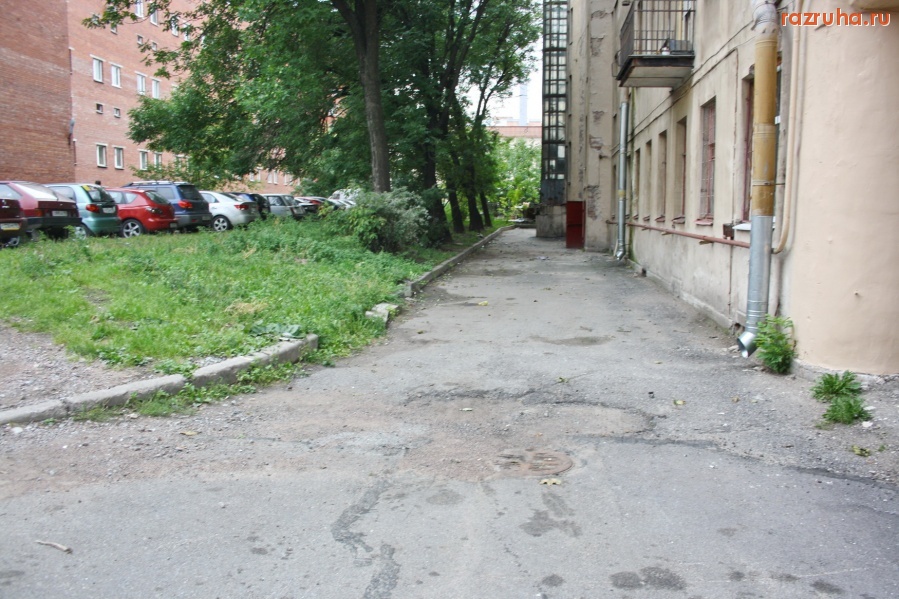 Санкт-Петербург - Петроградский район. Дороги, ведущие в Законодательное собрание. Алексей Делюкин: «…В 2009 году мы… завершили работы по асфальтированию и мощению плиткой более 500 тысяч кв.м. площади…»