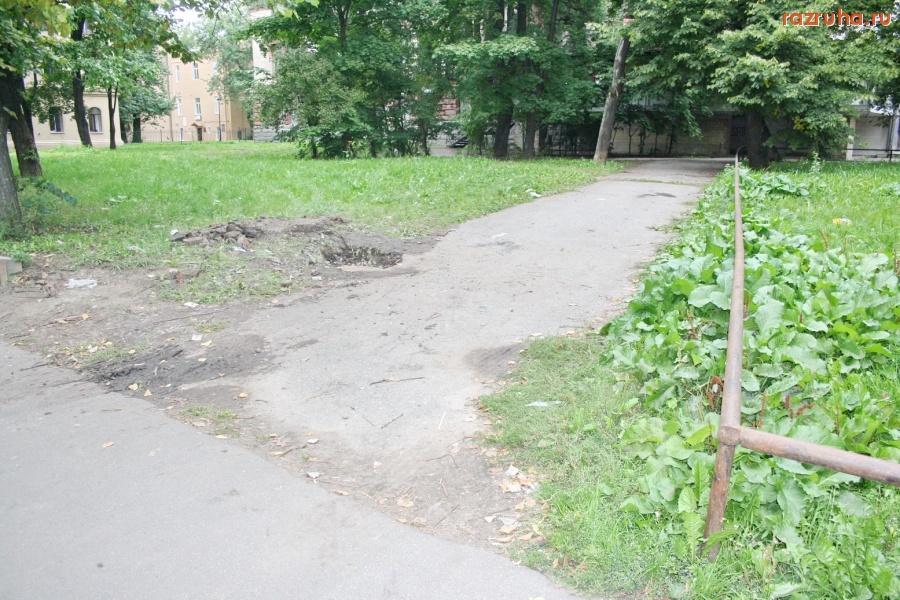 Санкт-Петербург - Глава Петроградской администрации Алексей Делюкин: в 2009 году реализована 4-хлетняя  программа благоустройства дворов...