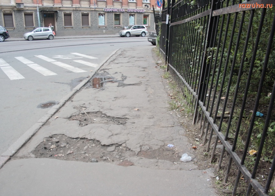 Санкт-Петербург - Петроградский район. Дороги, ведущие в Законодательное собрание. Алексей Делюкин: «…В 2009 году мы… завершили работы по асфальтированию и мощению плиткой более 500 тысяч кв.м. площади…»
