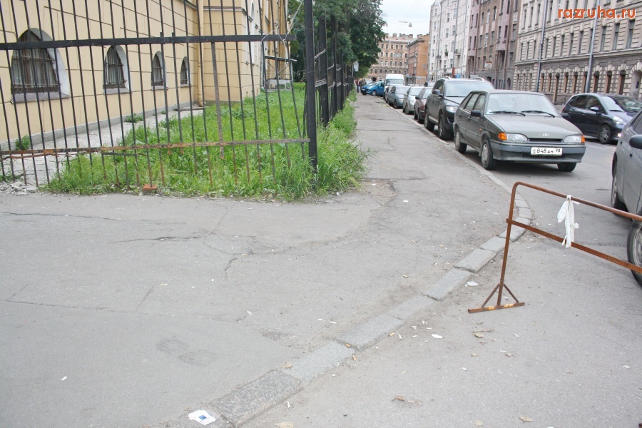 Санкт-Петербург - Петроградский район. Дороги, ведущие в Законодательное собрание. Алексей Делюкин: «…В 2009 году мы… завершили работы по асфальтированию и мощению плиткой более 500 тысяч кв.м. площади…»