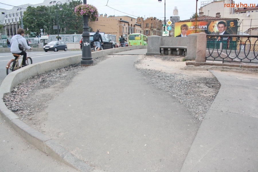 Санкт-Петербург - Петроградский район. Дороги, ведущие в Законодательное собрание. Алексей Делюкин: «…В 2009 году мы… завершили работы по асфальтированию и мощению плиткой более 500 тысяч кв.м. площади…»