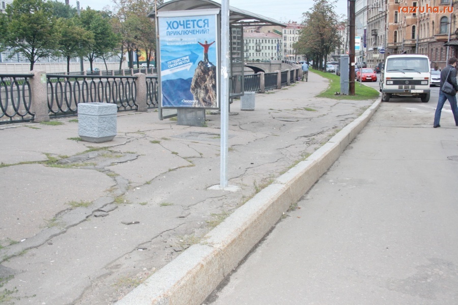 Санкт-Петербург - Петроградский район. Дороги, ведущие в Законодательное собрание. Алексей Делюкин: «…В 2009 году мы… завершили работы по асфальтированию и мощению плиткой более 500 тысяч кв.м. площади…»