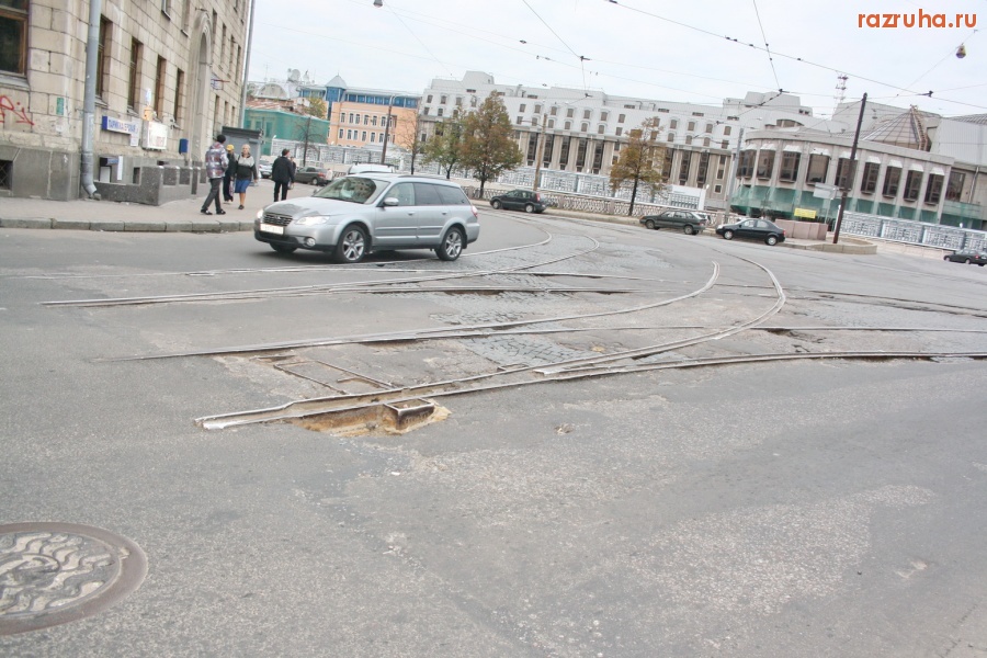 Санкт-Петербург - Петроградский район. Дороги, ведущие в Законодательное собрание. Алексей Делюкин: «…В 2009 году мы… завершили работы по асфальтированию и мощению плиткой более 500 тысяч кв.м. площади…»