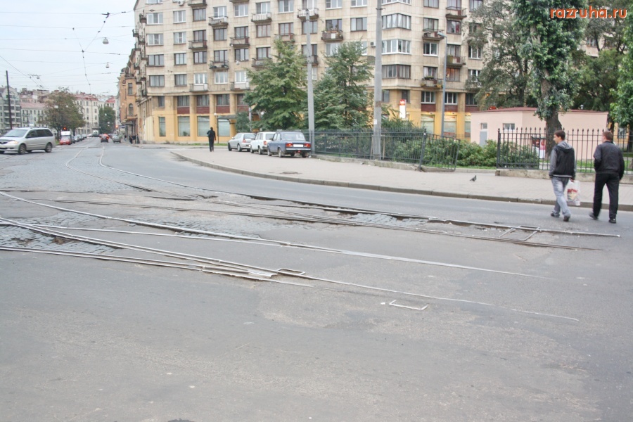 Санкт-Петербург - Петроградский район. Дороги, ведущие в Законодательное собрание. Алексей Делюкин: «…В 2009 году мы… завершили работы по асфальтированию и мощению плиткой более 500 тысяч кв.м. площади…»