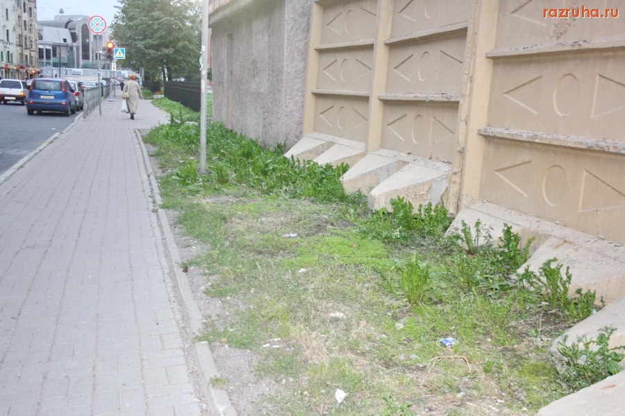 Санкт-Петербург - Глава Петроградской администрации Алексей Делюкин: в 2009 году реализована 4-хлетняя  программа благоустройства дворов...