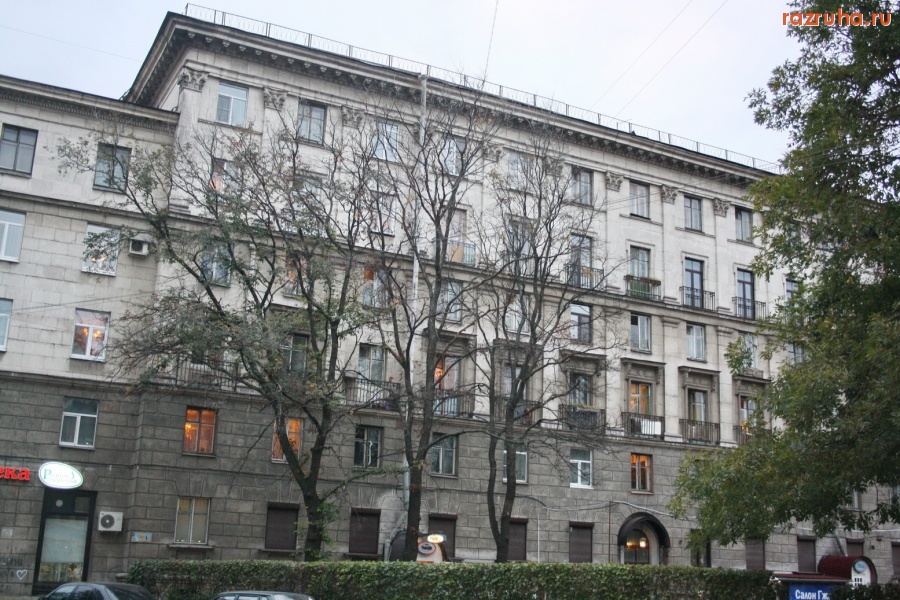 Санкт-Петербург - Петроградский район. Деревья-угрозы.