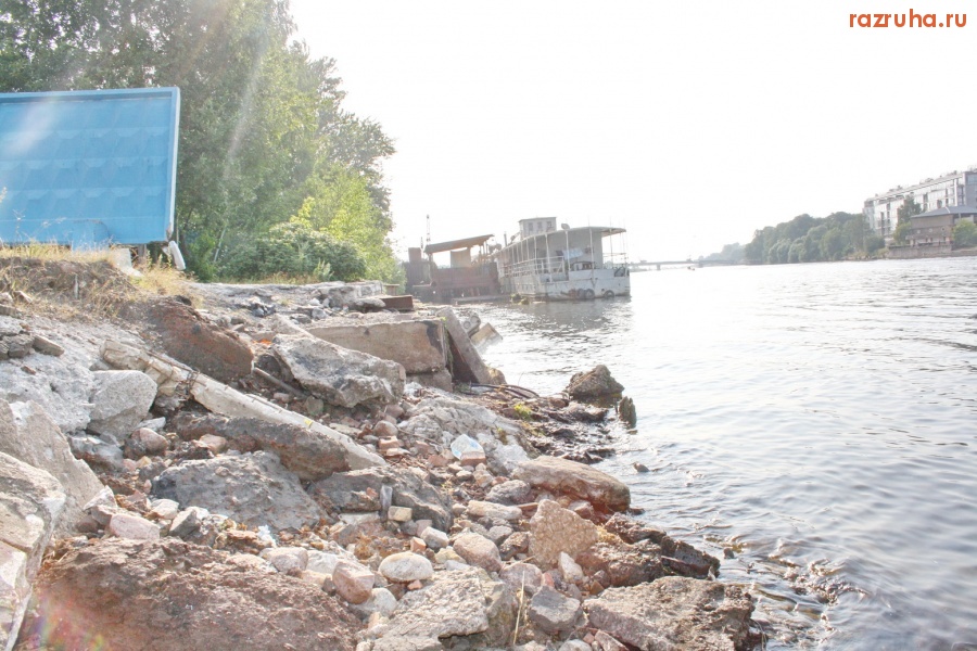 Санкт-Петербург - Петроградский район.  Малая Невка. Берега. ЭКОЛОГИЯ