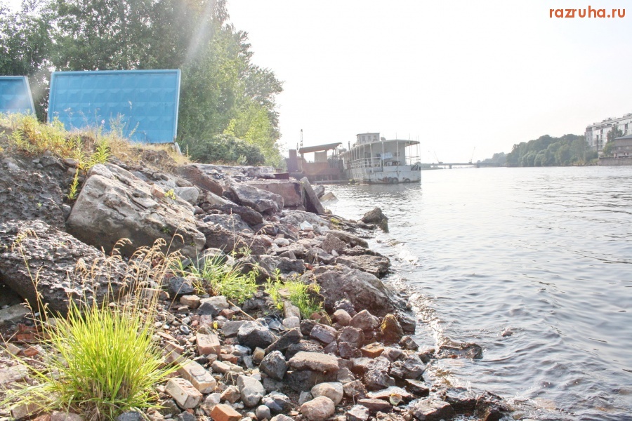 Санкт-Петербург - Петроградский район.  Малая Невка. Берега. ЭКОЛОГИЯ