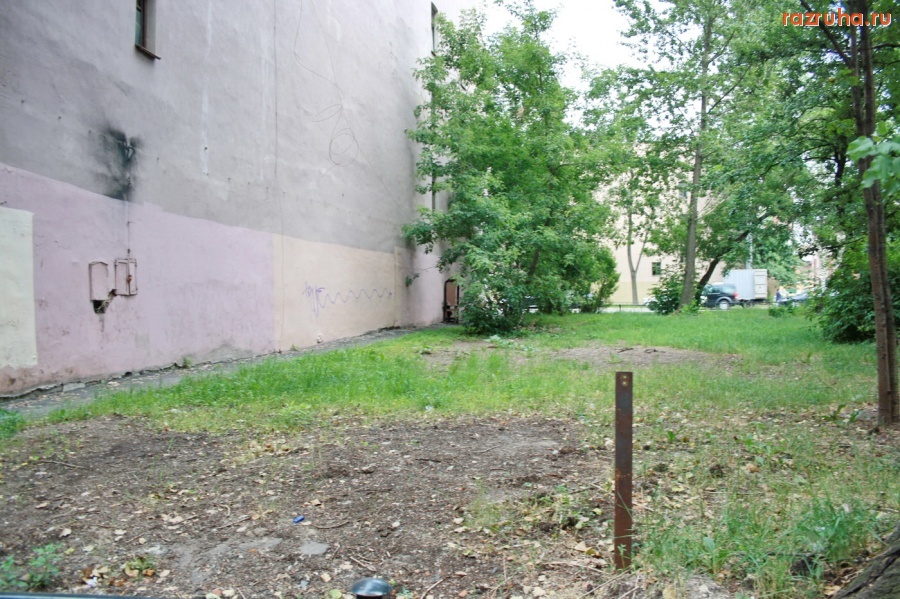 Санкт-Петербург - Глава Петроградской администрации Алексей Делюкин: в 2009 году реализована 4-хлетняя  программа благоустройства дворов...