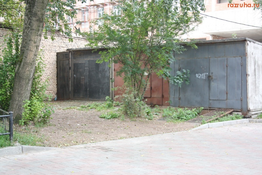 Санкт-Петербург - Петроградский район. ГАРАЖИ. Пионерская 46. Из интервью Алексея Делюкина 2006 года: 