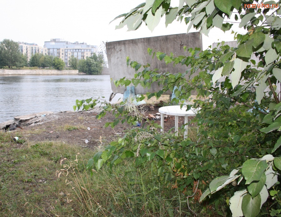 Санкт-Петербург - Петроградский район.  Малая Невка. Берега. ЭКОЛОГИЯ