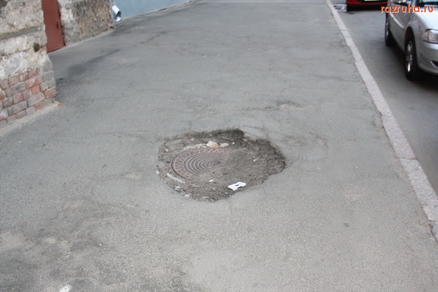 Санкт-Петербург - Петроградский район. Дороги, ведущие в Законодательное собрание. Алексей Делюкин: «…В 2009 году мы… завершили работы по асфальтированию и мощению плиткой более 500 тысяч кв.м. площади…»