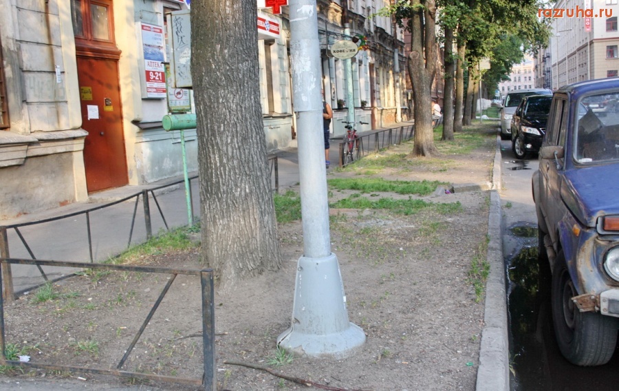 Санкт-Петербург - Глава Петроградской администрации Алексей Делюкин: в 2009 году реализована 4-хлетняя  программа благоустройства дворов...